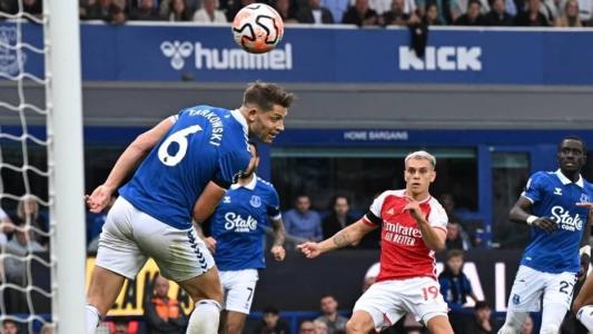 Trossard garantiu a vitória do Arsenal sobre o Everton, no Goodison Park