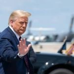 EUA: Donald Trump se entrega à Justiça e deve se declarar inocente em caso dos documentos secretos