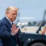 EUA: acusado de conspiração nas eleições 2020, Trump comparece a tribunal