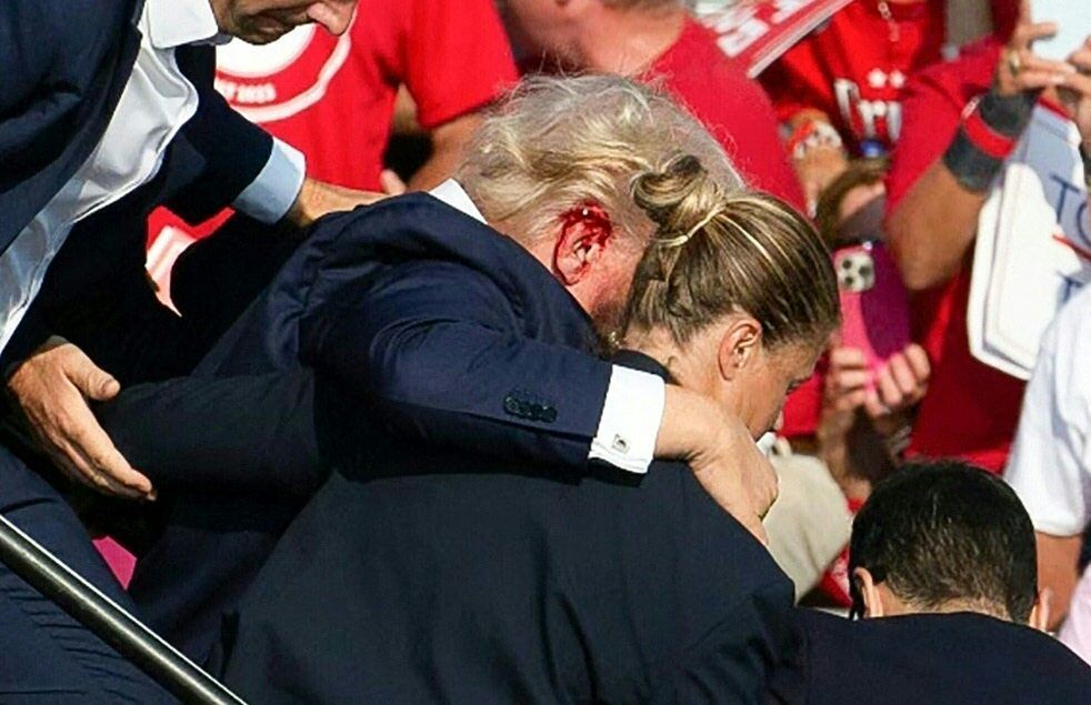 Vídeo mostra homem que atirou em Donald Trump posicionado em telhado; confira