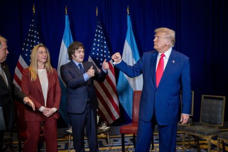 Javier Milei e Donald Trump nos Estados Unidos em fevereiro deste ano.