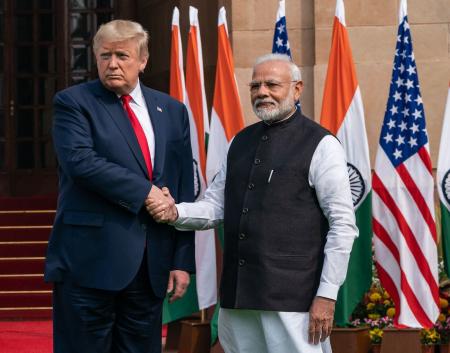 Primeiro-ministro da Índia, Narendra Modi, e o presidente dos Estados Unidos, Donald Trump.