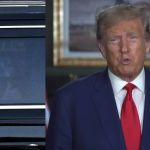 Ex-presidente dos EUA, Donald Trump se entrega à polícia e deixa prisão 20 minutos depois