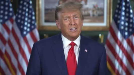Trump tenta se defender de acusações