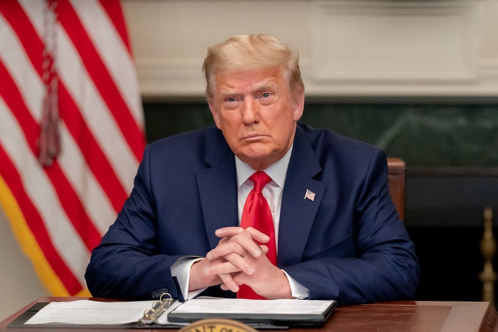 Trump é o presidente dos EUA com pior aprovação após 100 dias de governo em 80 anos, diz pesquisa