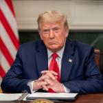 Governo Trump altera versão dos EUA sobre Covid-19 e acusa China de ter 'vazado' vírus