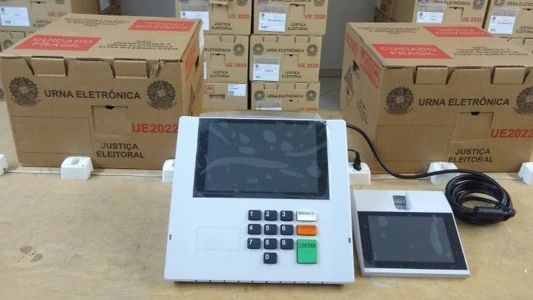 TSE inicia distribuição de urnas para as eleições municipais de 2024.