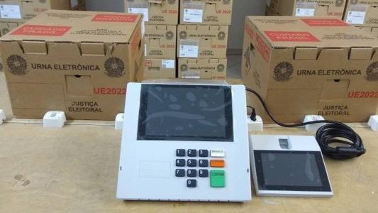 TSE inicia distribuição de urnas para as eleições municipais de 2024.