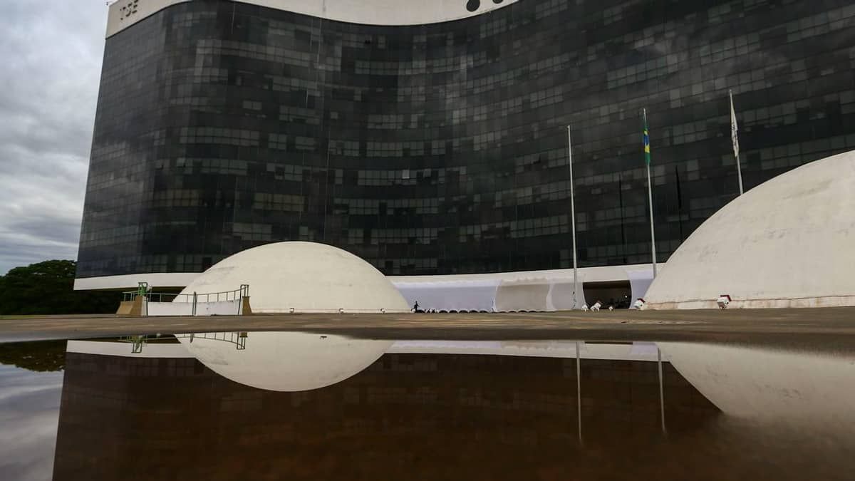 TSE pede perícia sobre minuta de decreto golpista encontrado com Anderson Torres