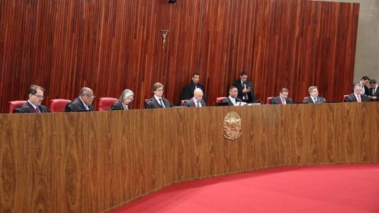 TSE retoma julgamento contra Bolsonaro em sessão nesta terça-feira (27)