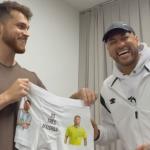 Cruzeiro x Santos: influenciador de BH visita Neymar e o presenteia com item inusitado