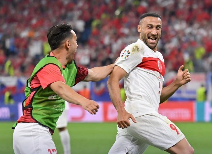 Turquia marca no fim, elimina República Tcheca e vai às oitavas da Euro