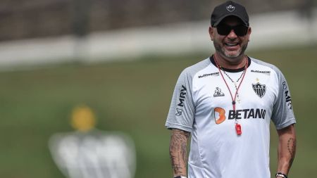 Turco Mohamed fez 45 partidas no comando do Atlético e deixou o clube em julho