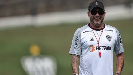 Turco Mohamed fez 45 partidas no comando do Atlético e deixou o clube em julho
