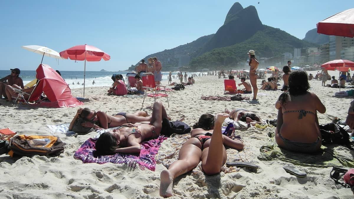Turista de Juiz de Fora morre afogada na praia de Copacabana