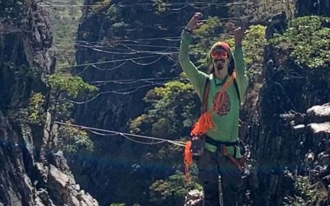 Turista morre após cair de 50 metros de altura enquanto praticava highline na Chapada dos Veadeiros
