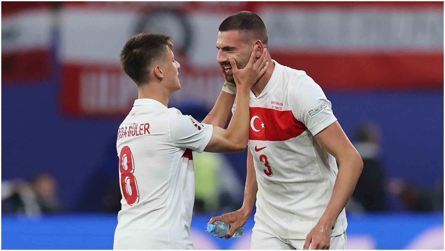 Zagueiro faz dois gols, Turquia bate a Áustria e avança na Eurocopa