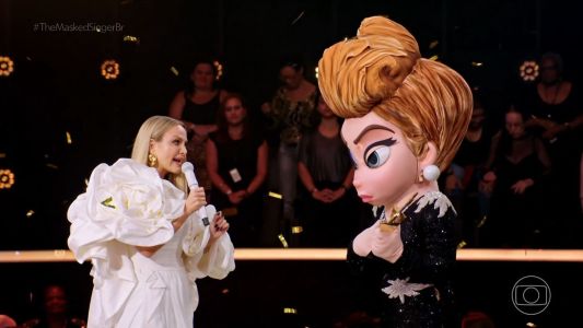 Diego Martins era Odete Roitman no The Masked Singer Brasil