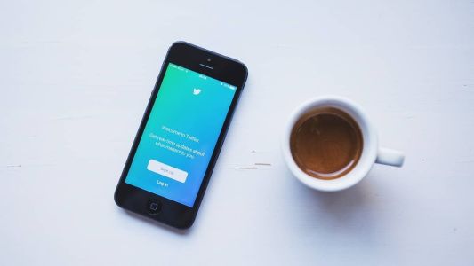 Twitter reduziu a equipe pela metade e muitos departamentos foram prejudicados