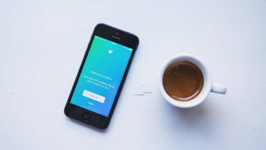 Twitter reduziu a equipe pela metade e muitos departamentos foram prejudicados