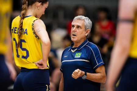Sem Ana Cristina, Zé Roberto define relacionadas para duelo com a Polônia pela VNL