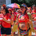 Carnaval 2026: como customizar o abadá usando apenas tesoura sem precisar costurar