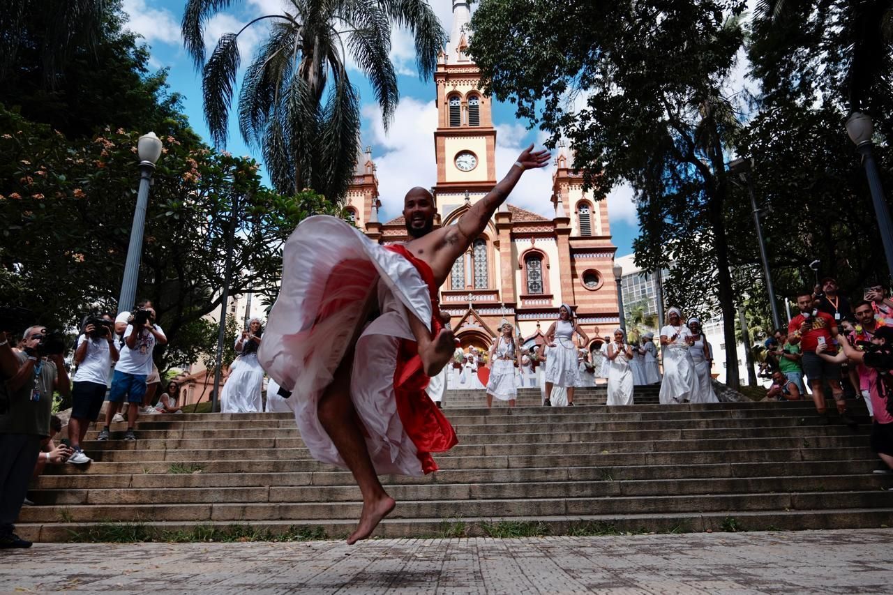 Em homenagem aos 40 anos de axé, Baianas Ozadas faz cortejo no Centro de BH nesta segunda (3)