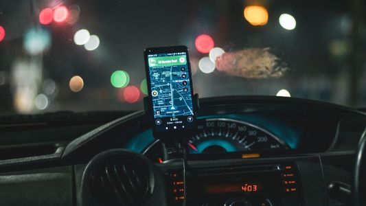 Aplicativo de corridas Uber registrou um pico de reclamações, nesta segunda-feira (2), de acordo com a plataforma Down Detector