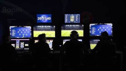 Uefa removeu árbitro que errou em jogo do PSG