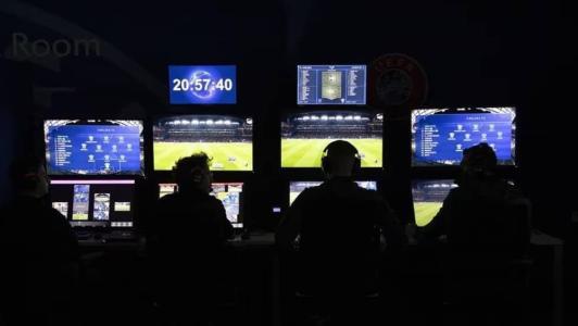 Uefa removeu árbitro que errou em jogo do PSG
