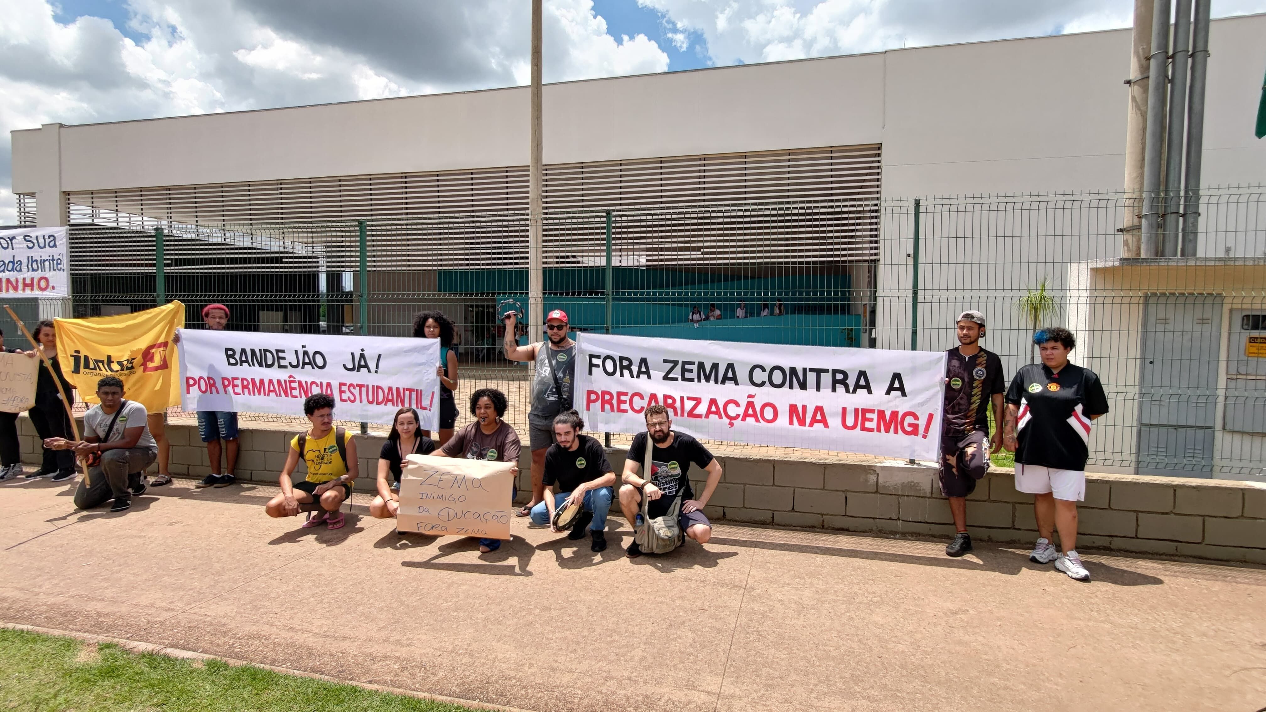 Projeto que prevê moradia estudantil, creche, transporte e 'bandejão' na Uemg e Unimontes é aprovado