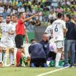 Jogador do Cruzeiro que deixou jogo por choque de cabeça será reavaliado