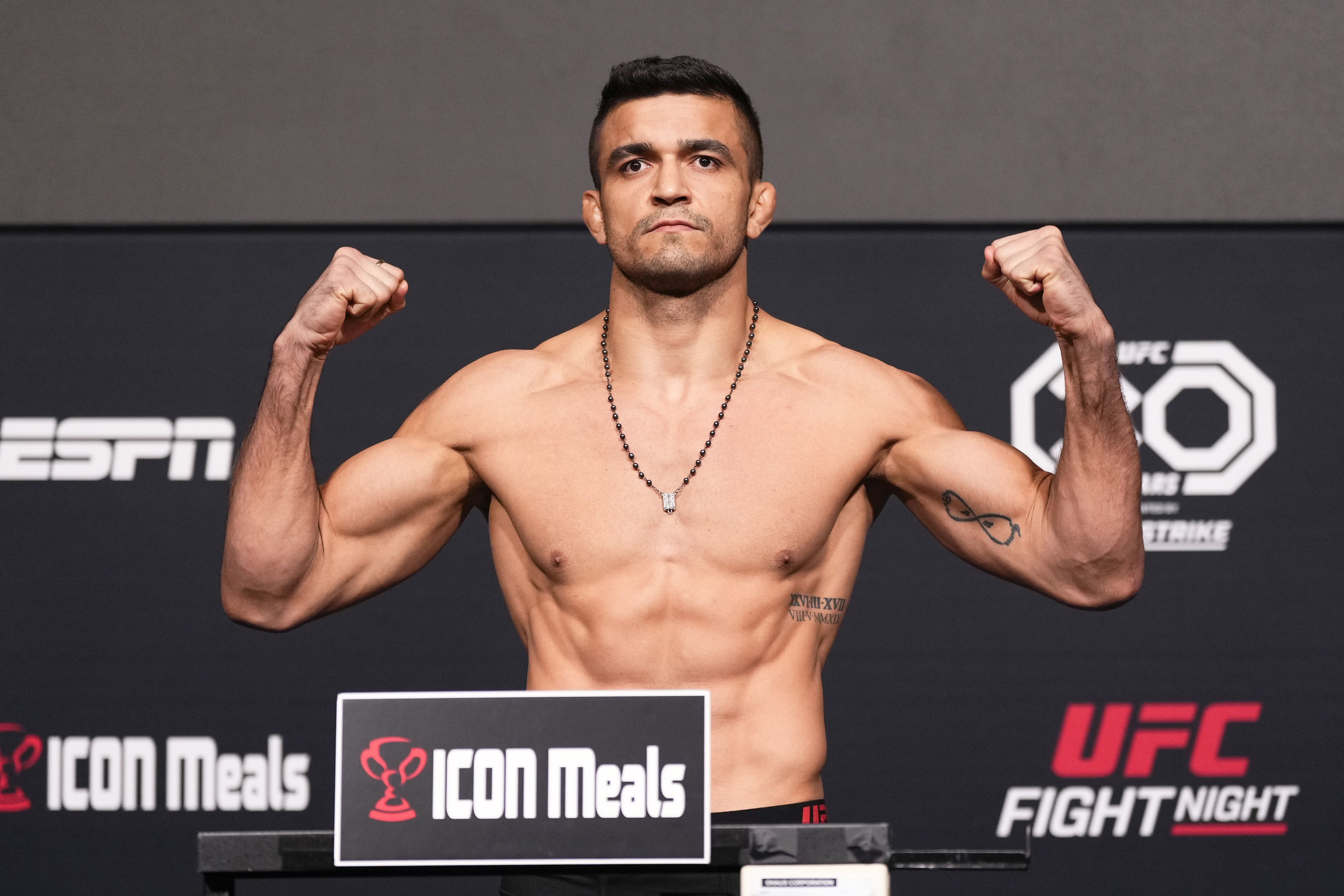 Mineiro André Muniz tenta retomar caminho das vitórias no UFC
