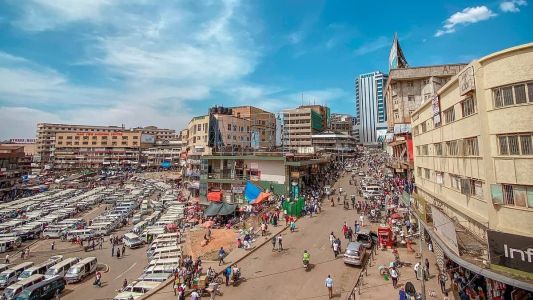 Mortes ocorreram após a soltura de fogos de artifício na área externa do shopping