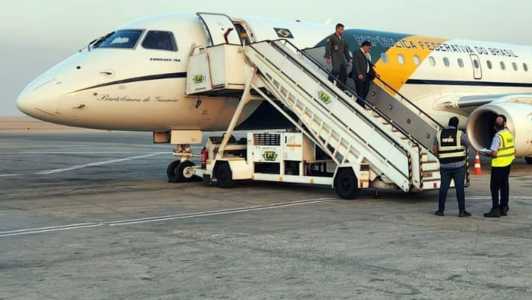 Um avião da Força Aérea Brasileira (FAB), com capacidade para 40 passageiros, está no Cairo, capital do Egito, aguardando autorização para repatriar os brasileiros