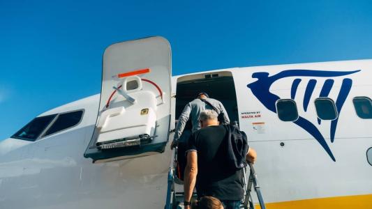 Um avião da Ryanair foi escoltado após um alerta de bomba, que se mostrou falso