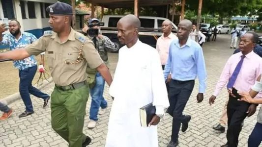 Um dos acusados dos assassinatos, pastor Ezekiel Odero foi preso no dia 27 de abril