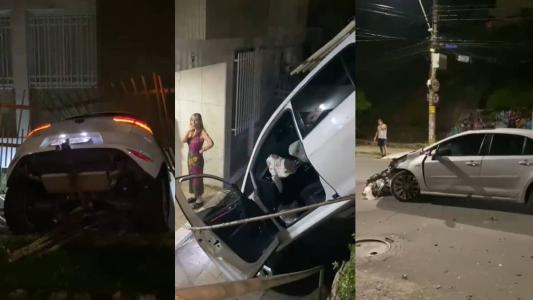 Um dos carros ficou suspenso