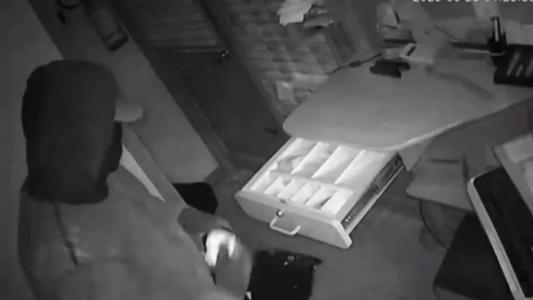 Um dos crimes foi registrado por câmeras de segurança