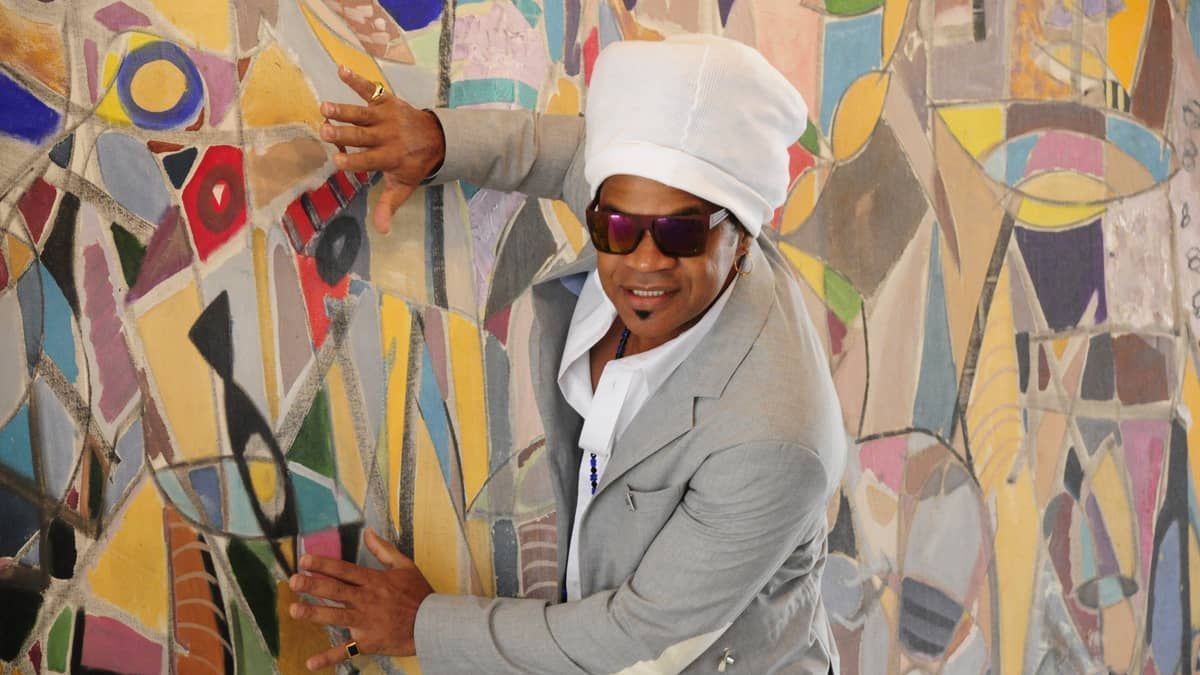 Show à parte? Carlinhos Brown espera grande jogo entre Bahia x Cruzeiro