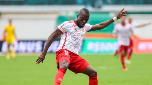 Um dos pênaltis não marcados, segundo o Inter, foi em cima de Enner Valencia, na partida contra o Goiás