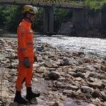 Bombeiros retomam buscas por homem que caiu no Rio Arrudas durante temporal em Belo Horizonte  