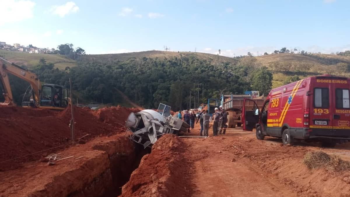 Trabalhadores são soterrados durante construção de vala no interior de Minas Gerais