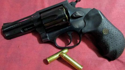 Um homem de 49 anos assassinou um casal no interior do Paraná e depois voltou para matar o socorrista