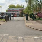 Menino de 13 anos luta pela vida ao ser atingido por raio em jogo de futebol 