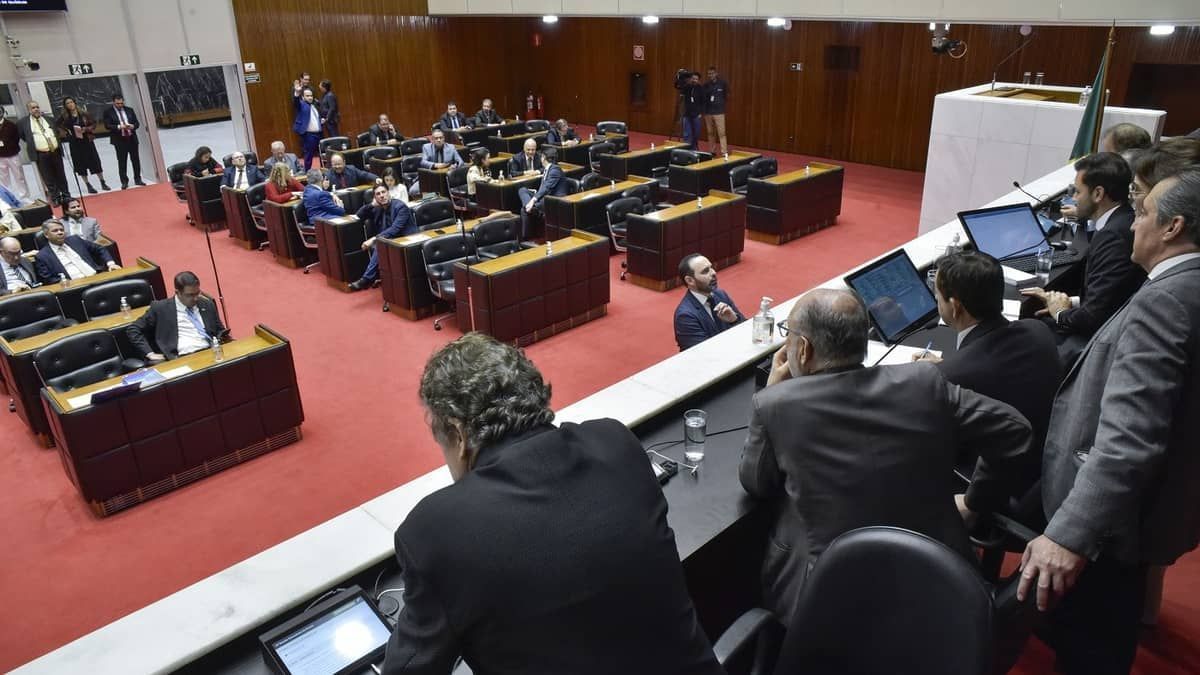 Queda de Igor Eto leva incerteza à ALMG em semana importante para servidores 