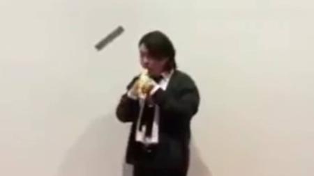 Um jovem coreano comeu uma obra de arte avaliada em R$ 600 mil nessa quinta-feira (27) no Leeum Museum of Art, em Seul