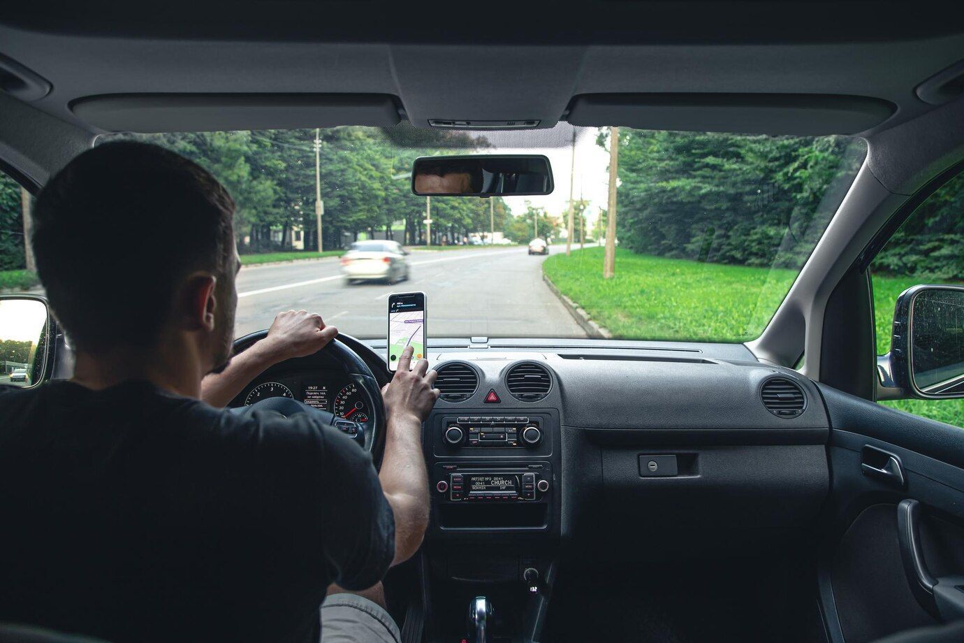 Motoristas de app podem ganhar mínimo de R$ 2 por km rodado a partir desta segunda (22); entenda