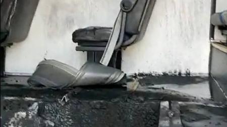 Um ônibus Move pegou fogo no bairro Santa Efigênia neste domingo (16)