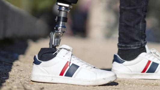 Um outro homem que estava no bar foi atingido por um dos disparos e foi levado ao hospital da cidade